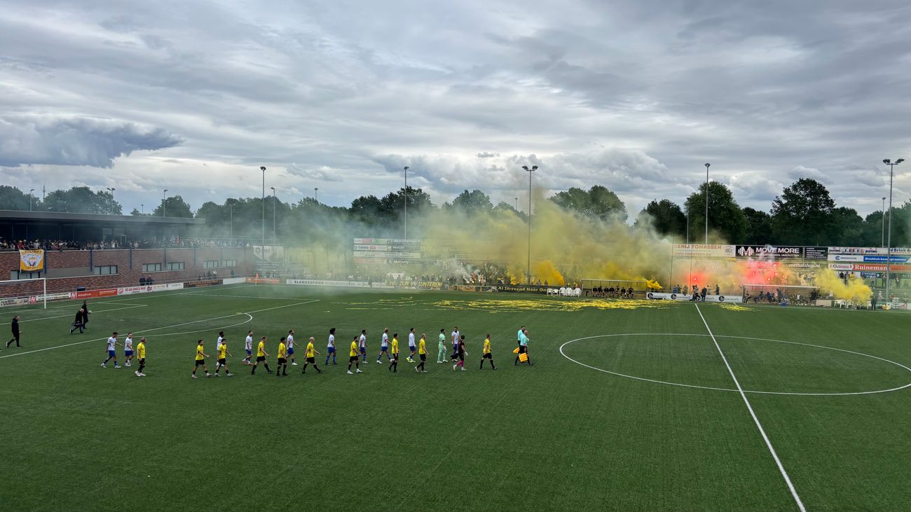 Sport - Unicum wint van Lunteren en blijft in de eerste klasse