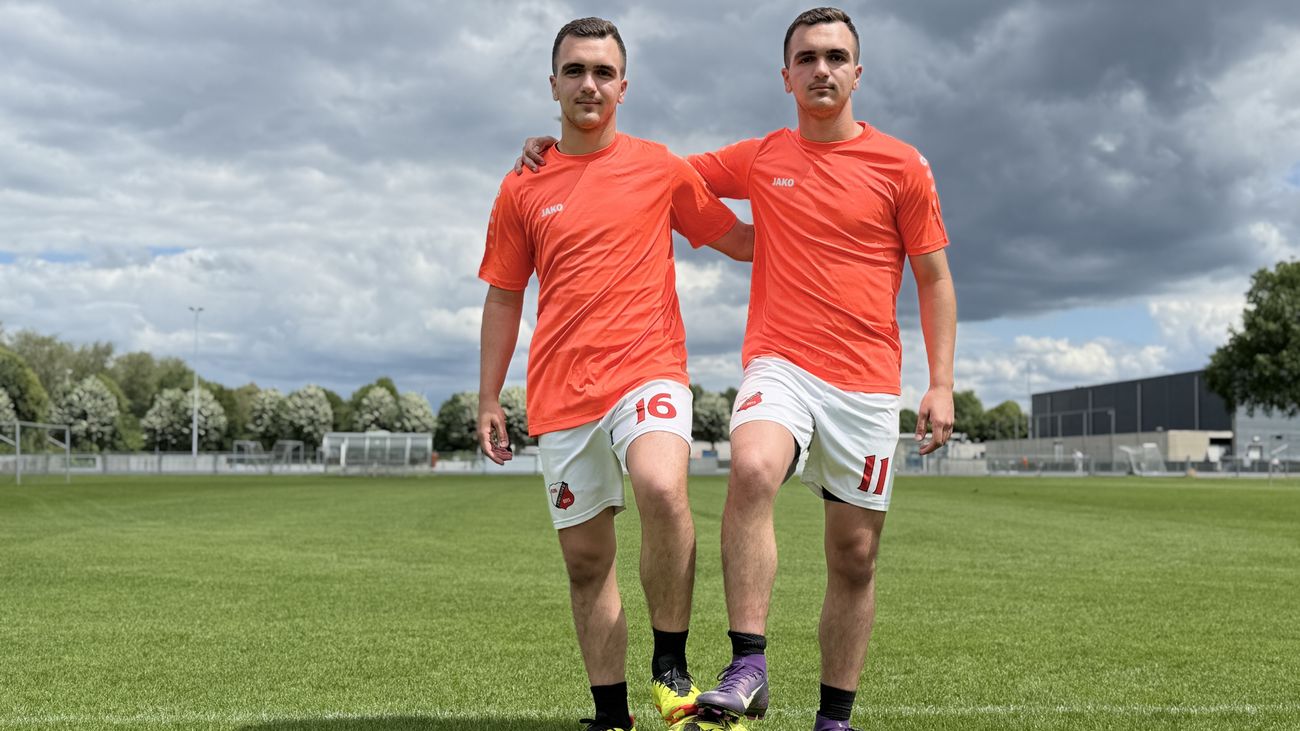 Nieuws - Van asielzoekerscentrum naar KNVB-selectiedag: voetballende tweeling maakt indruk