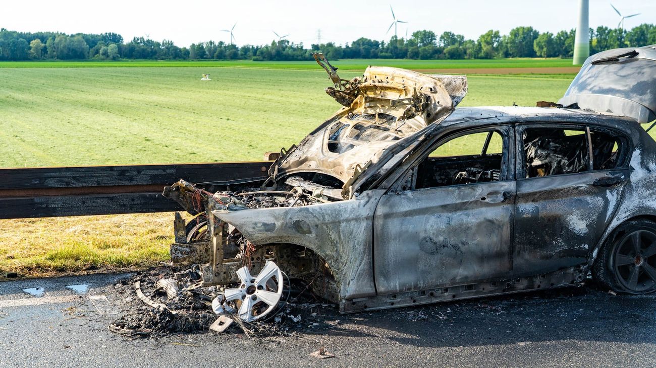 Nieuws - Auto brandt volledig uit op Gooiseweg