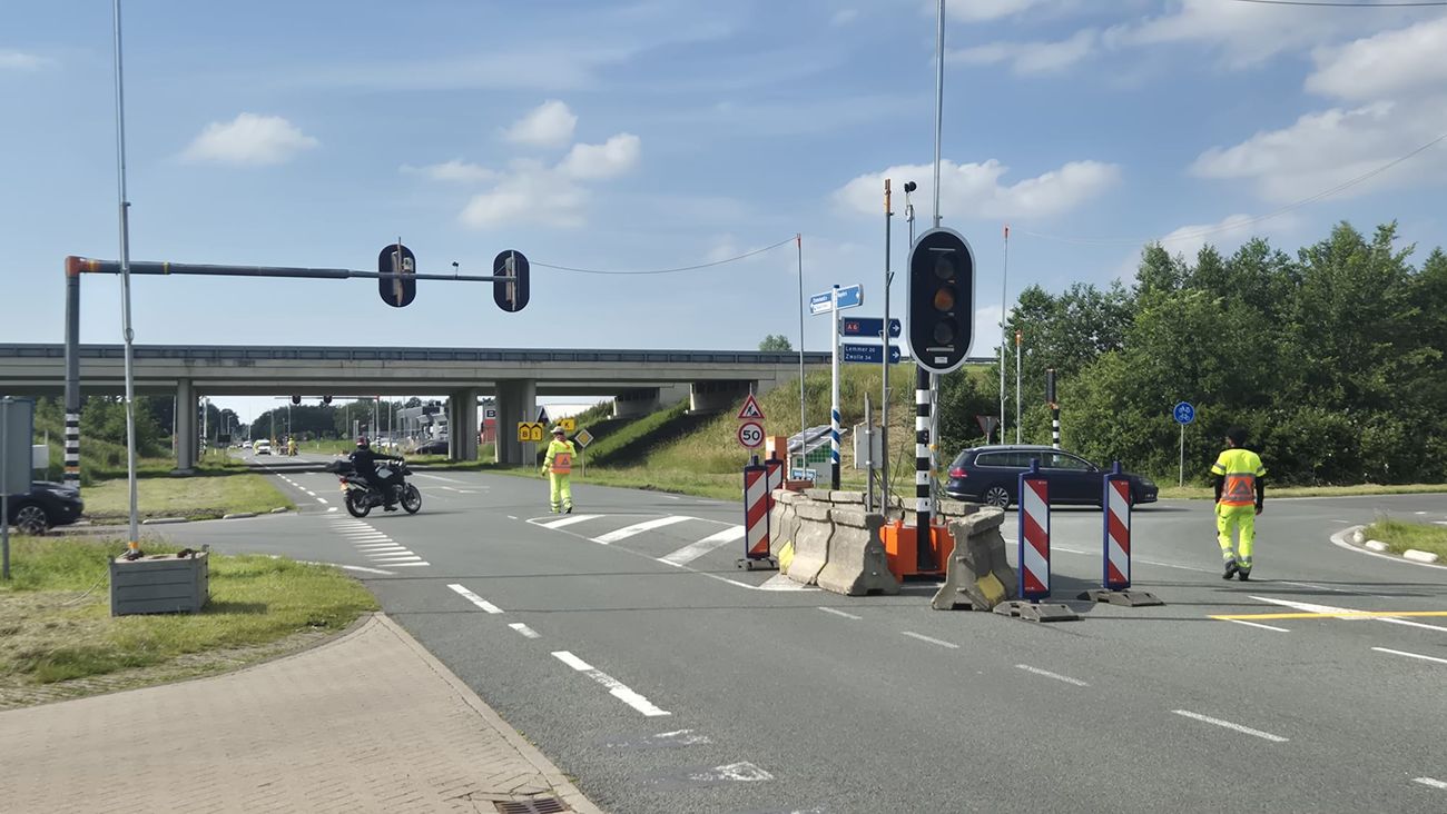 Nieuws - Verkeerslichten bij afrit A6 moet einde maken aan opstoppingen op afrit Emmeloord-West