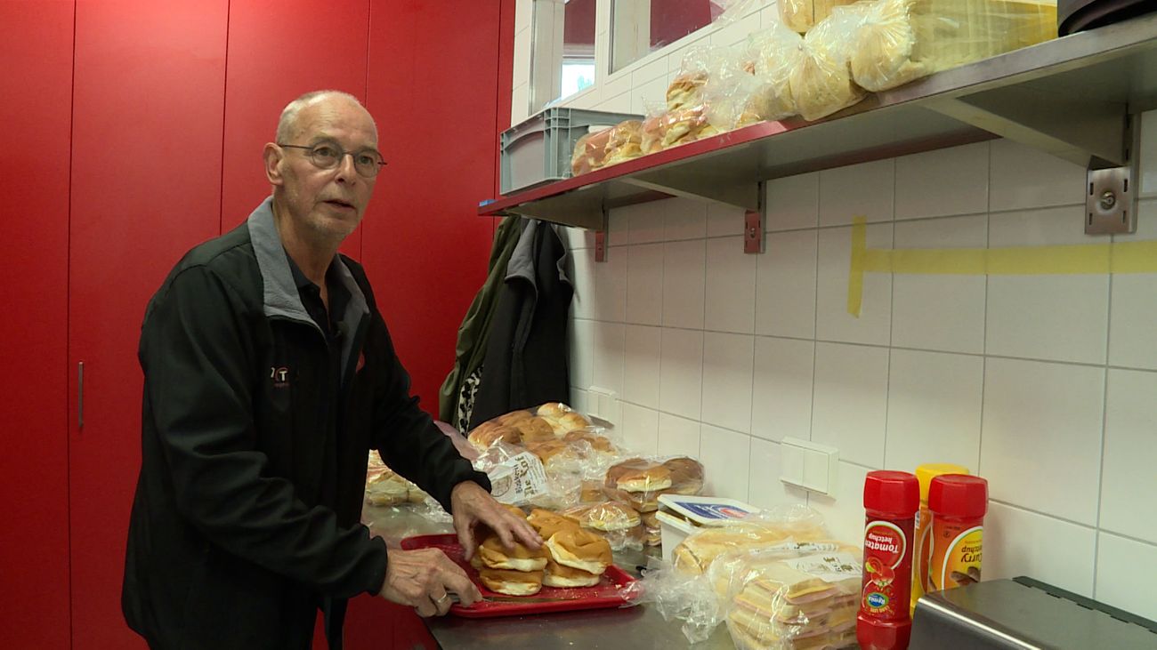 Nieuws - Na meer dan vijftig jaar neemt Kees Meuleman afscheid van de kantine van Flevo Boys