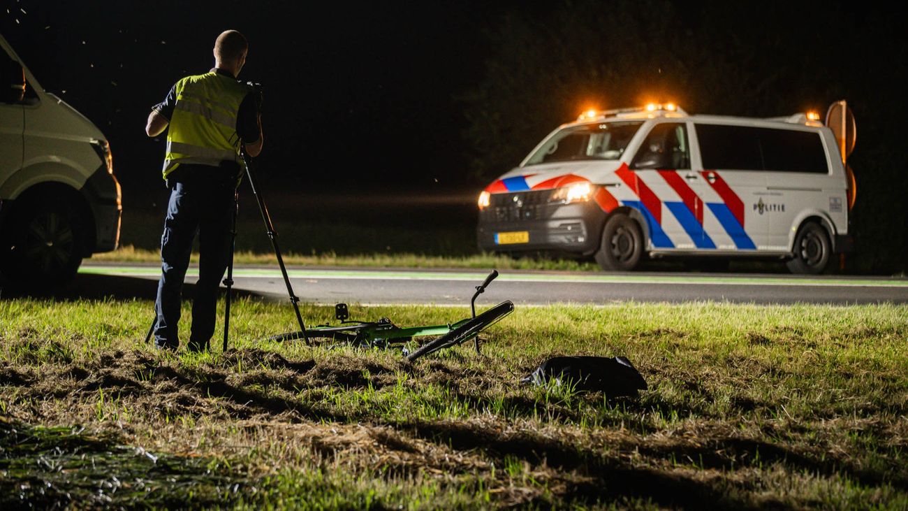 Nieuws - Fietser overleden na aanrijding met bestelbus, bestuurder rijdt door