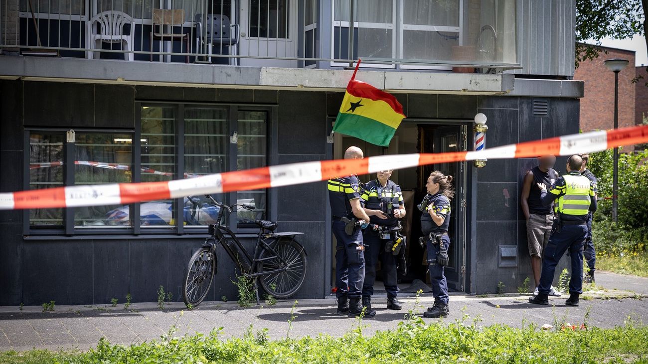 Politie denkt dat Lelystedeling met pistool schoot in kapperszaak Amsterdam en zo twee mensen verwon