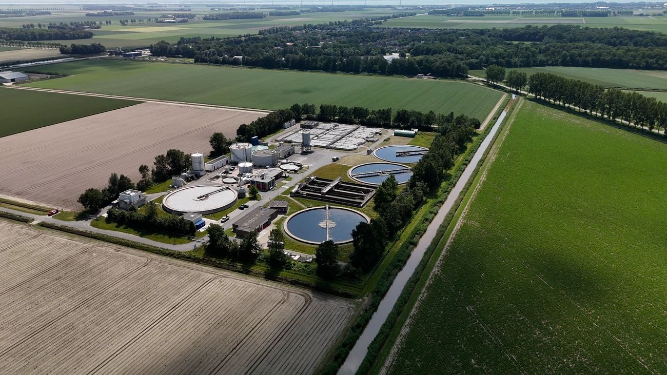 Nieuws - Waterzuivering Tollebeek onder druk, steeds meer vet en olie uit Urk