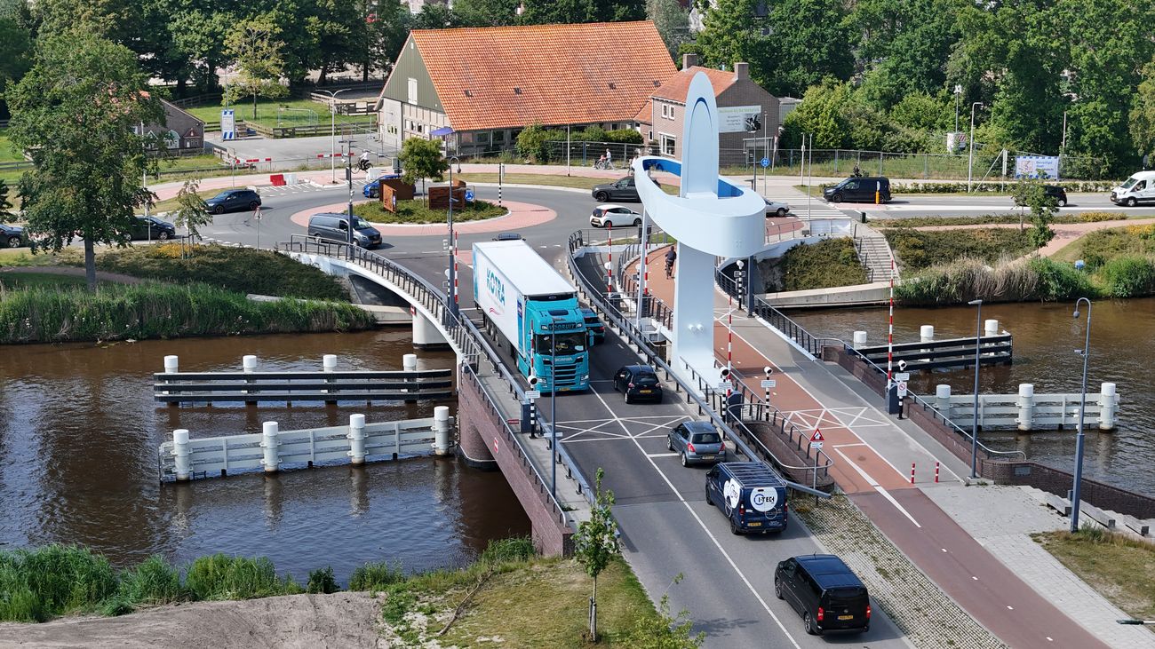 Nieuws - Michiel de Ruyterbrug op Urk dicht door storing