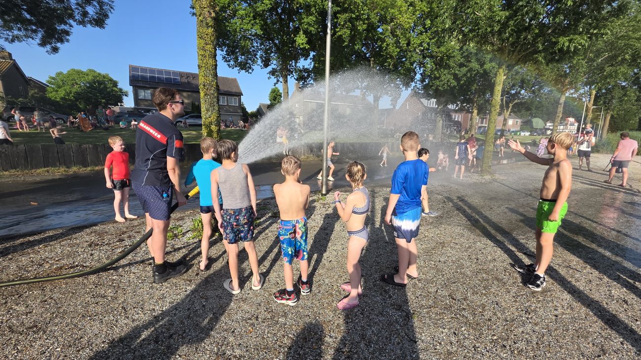 Nieuws - Spetter, pieter, pater: brandweer organiseert waterfestijn