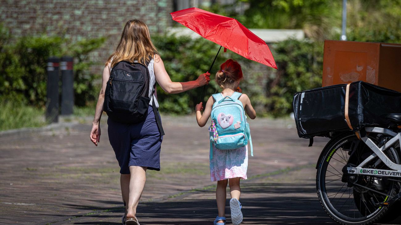 Nieuws - Hitte in Flevoland | Hitterecord • Zwembad Zeewolde dicht • morgen weer code oranje