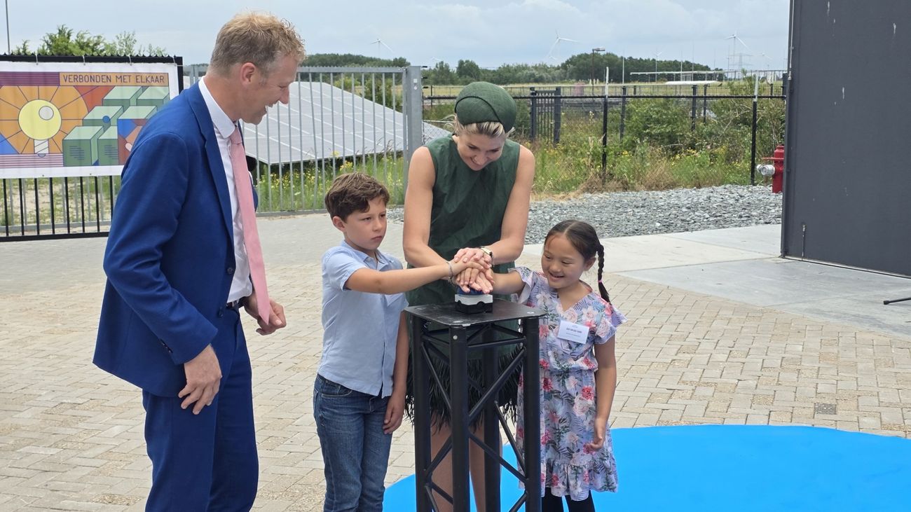 Nieuws - Koningin opent nieuw batterijpark bij Máximacentrale Lelystad