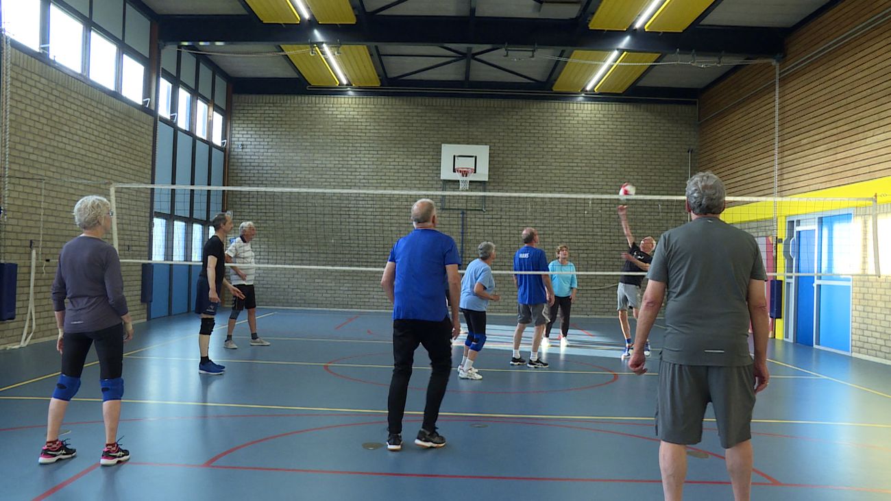 Volleyballers van Old Stars team komen bijna elke maandagavond samen: 'Het uurtje is zo voor bij'