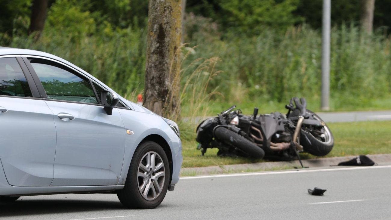 Nieuws - Motorrijder naar ziekenhuis na botsing in Lelystad