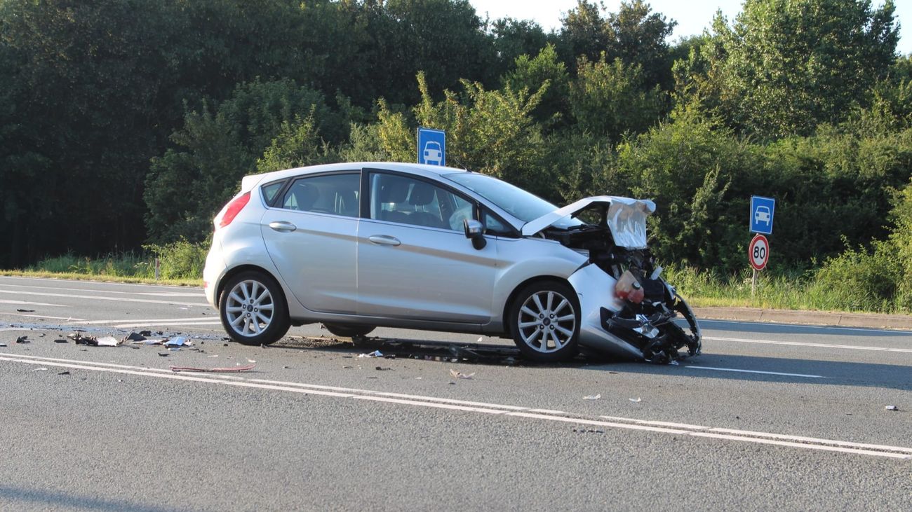Nieuws - Auto's klappen op elkaar in Almere Stad, één inzittende naar het ziekenhuis