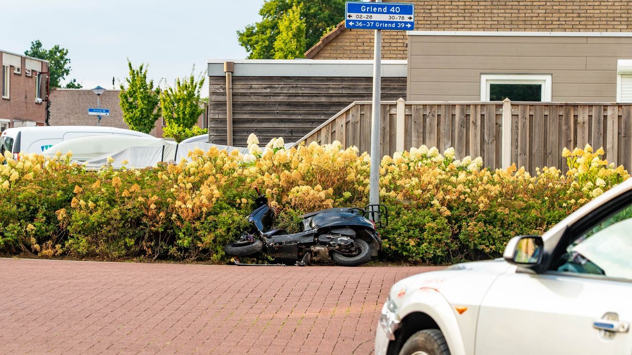 Nieuws - Scooterrijder zwaargewond na aanrijding in Lelystad, traumahelikopter ingezet