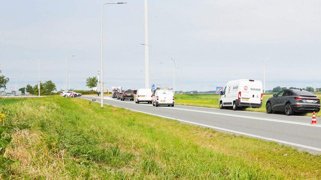 Nieuws - Rijstrook Overijsselseweg richting Kampen afgesloten na aanrijding bij Dronten