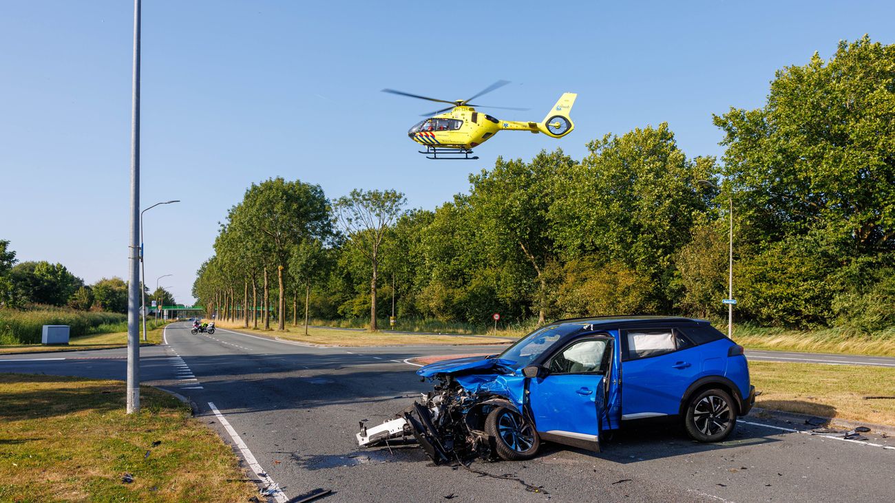 Nieuws - Gewonde na aanrijding op de Westerdreef in Lelystad, weg afgesloten