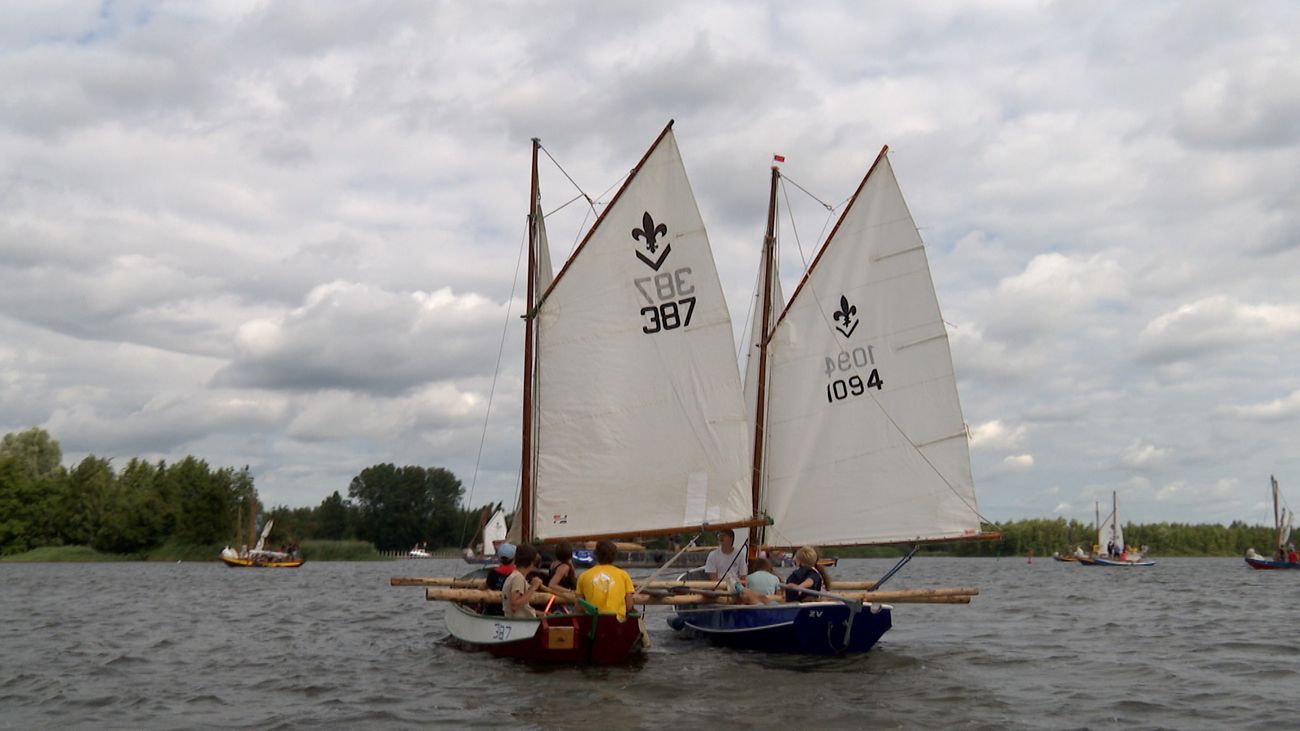 Nieuws - It giet oan! Scouts zeilen 'Elfstedentocht'in zelfgemaakte catamaran