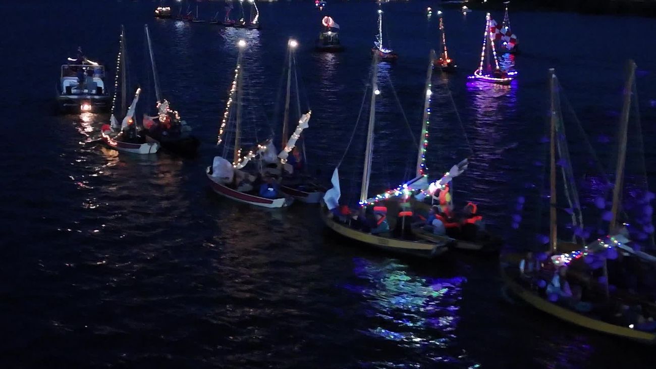 Nieuws - Zeewolde geniet van lichtjesspektakel tijdens gondelvaart Nawaka