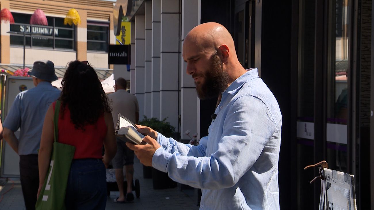 Nieuws - Straatpredikant Robbie Smitskamp roept veel reacties op: 'Je kunt niet om hem heen'