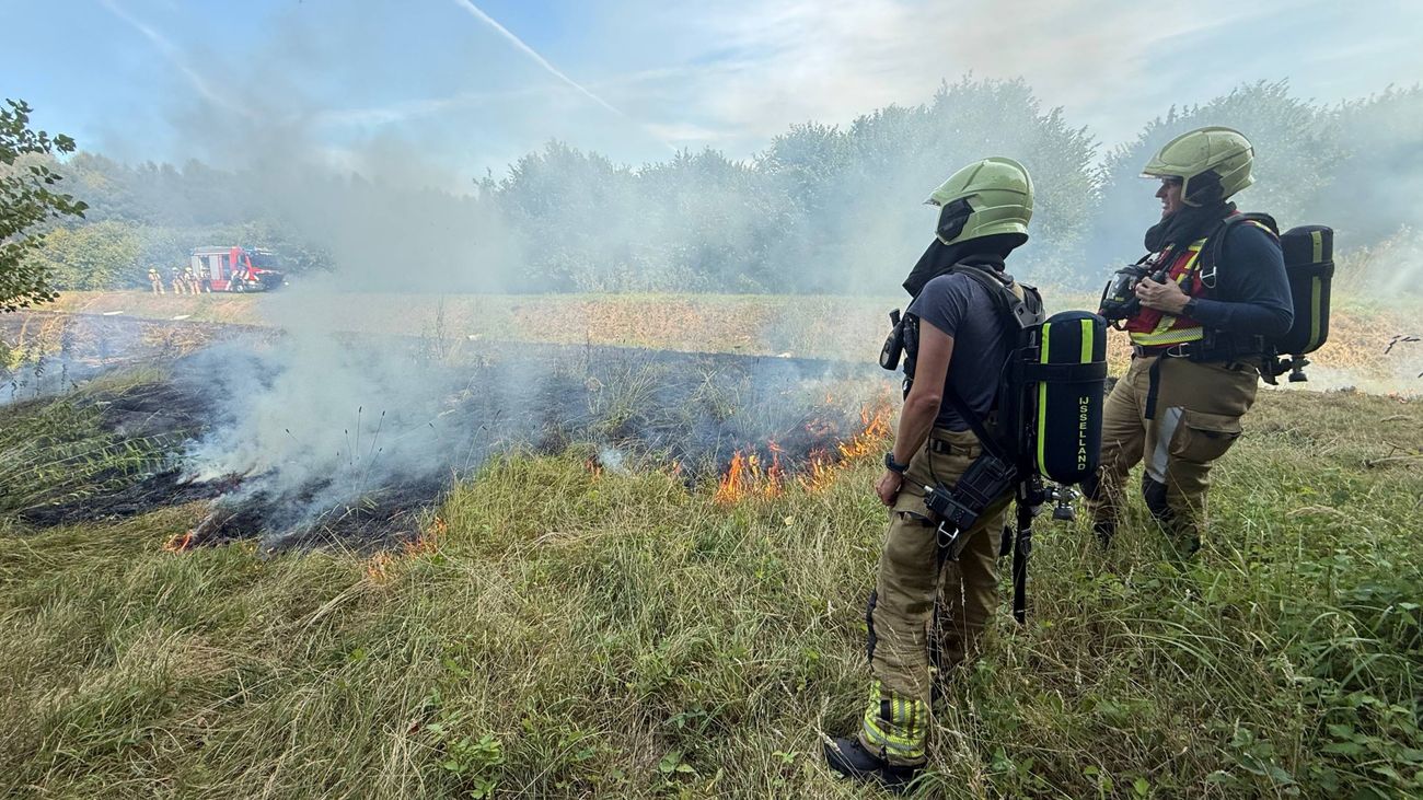 Bosbrand in Roggebotzand, bezoekers en personeel van pannenkoekenrestaurant geëvacueerd