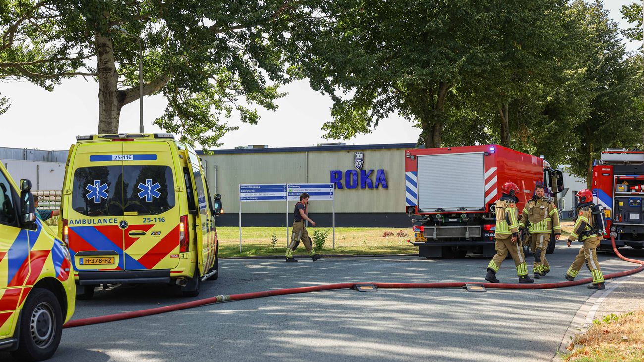 Medewerkers van kaaskoekjesfabriek ademen rook in door brand in bakoven, vuur was snel onder control
