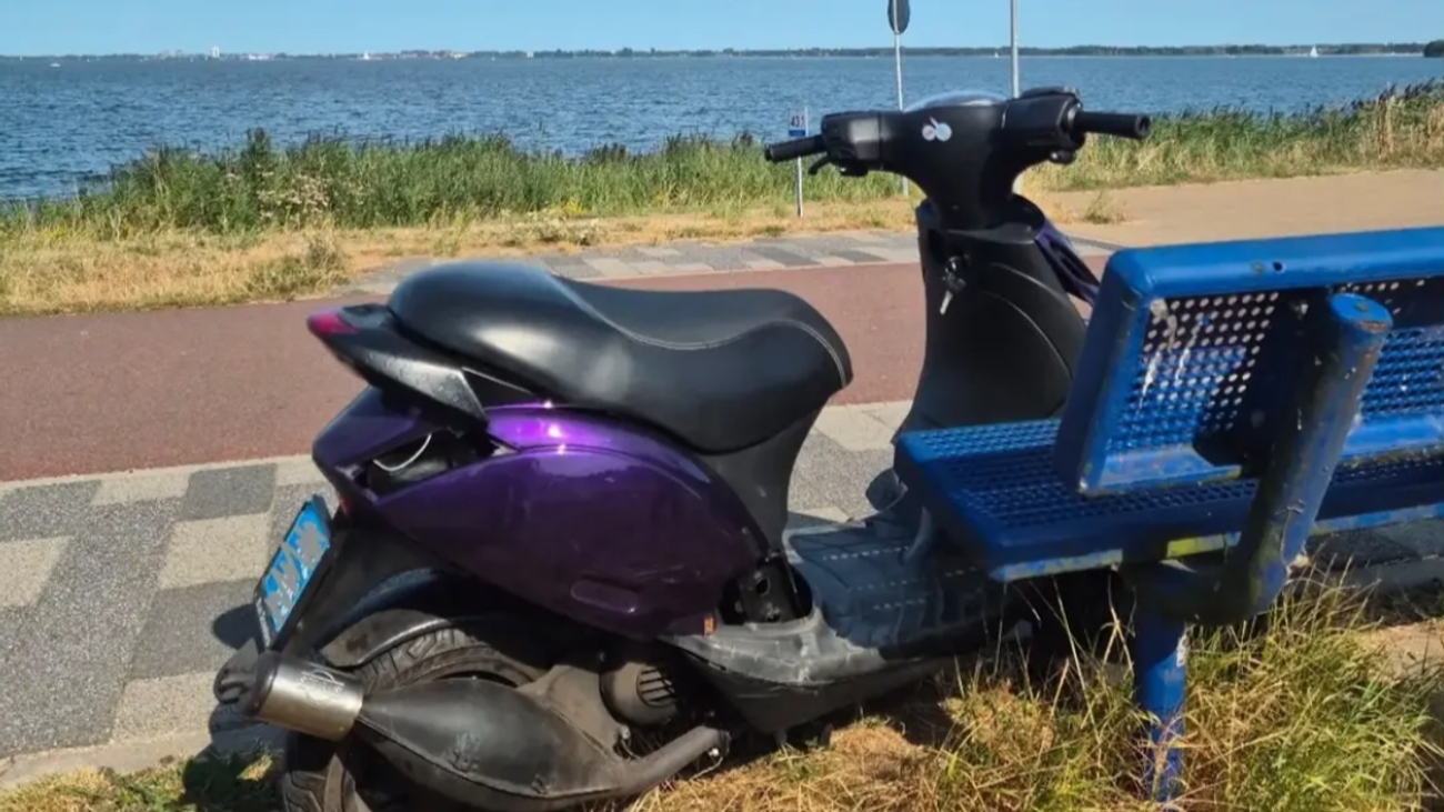 Nieuws - Bijna 50 kilometer per uur te hard en geen rijbewijs, politie neemt snorfiets in beslag