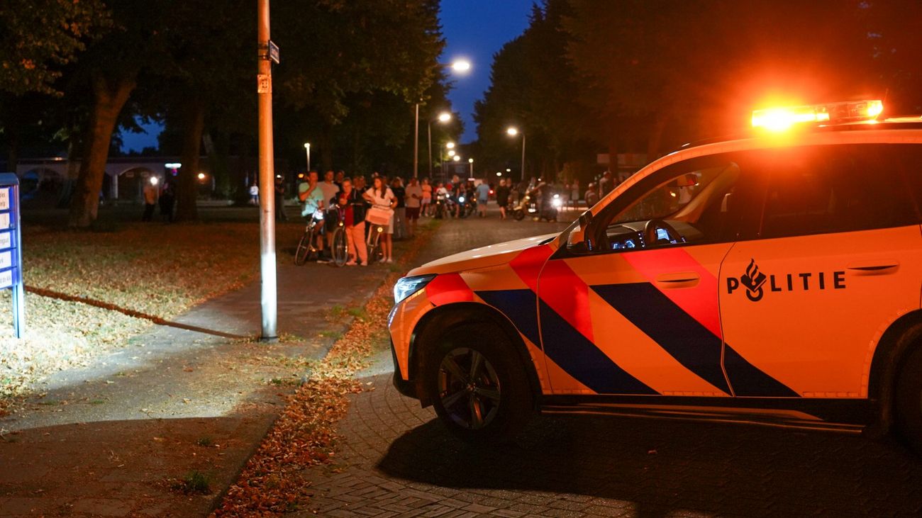 Nieuws - Aanrijding met twee gewonden trekt veel bekijks in Biddinghuizen