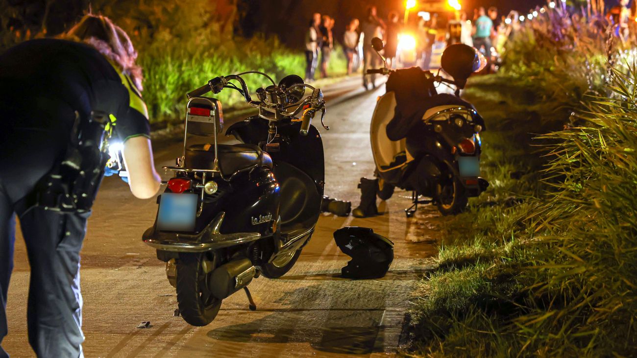 Nieuws - Drie gewonden bij scooterbotsing op Urkerweg