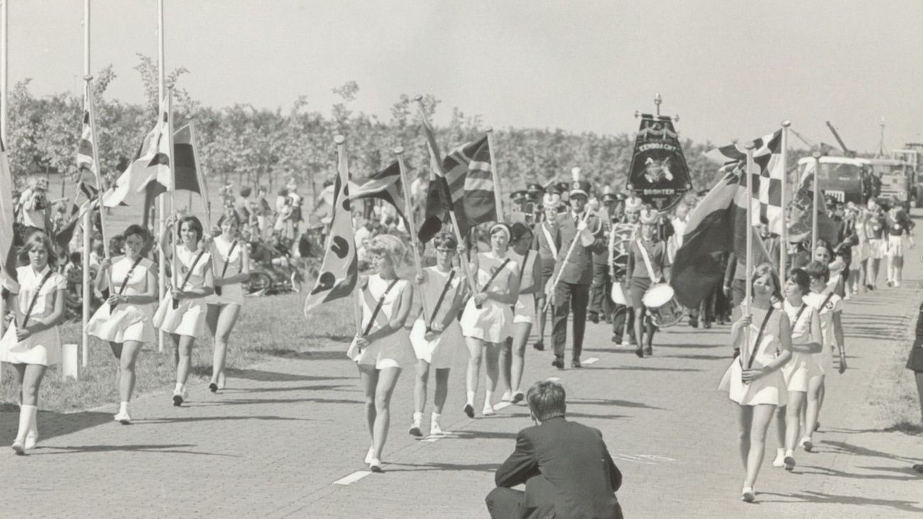 Postduiven, polderpioniers, vuurwerk: een reis door feestend Dronten