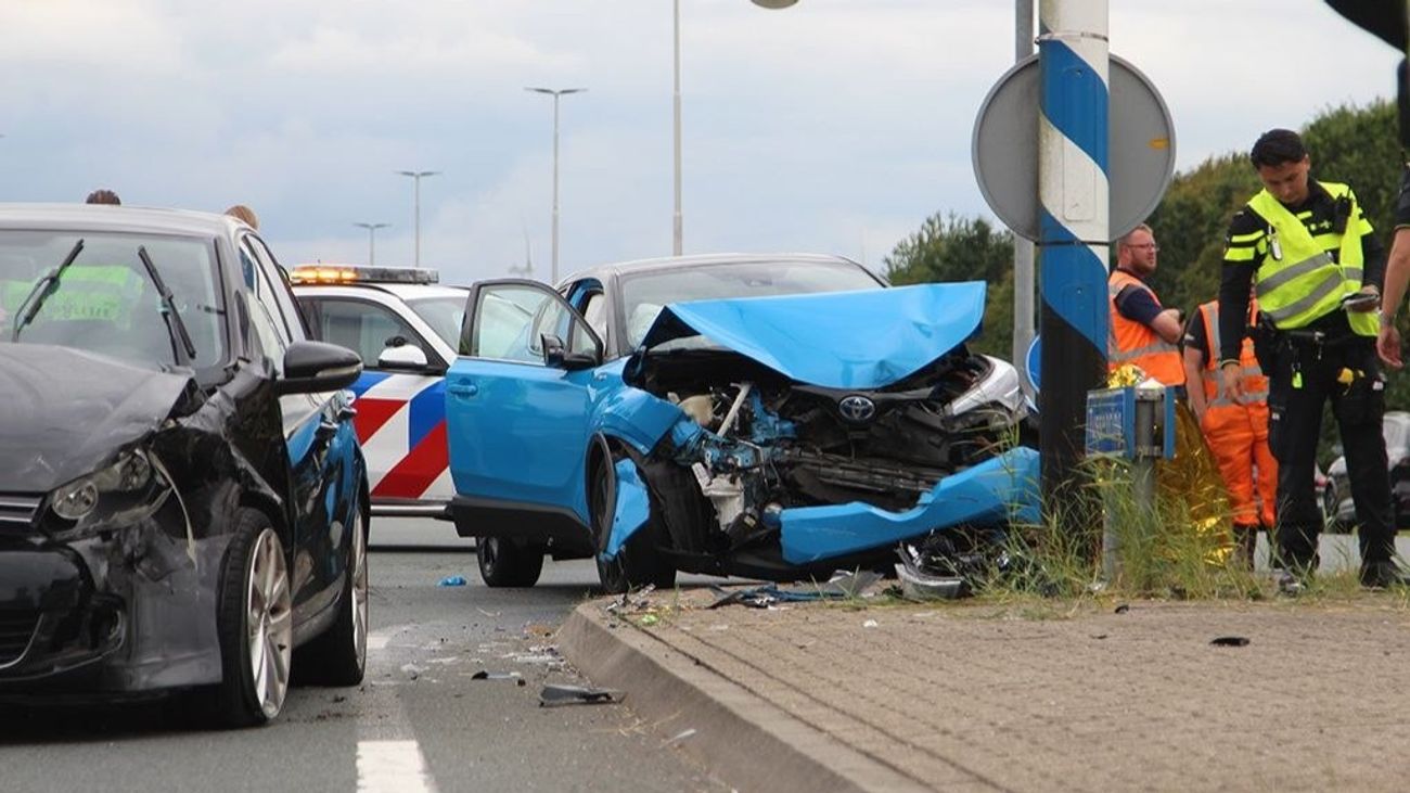 Drie gewonden bij ongeluk Tussenring Almere Buiten