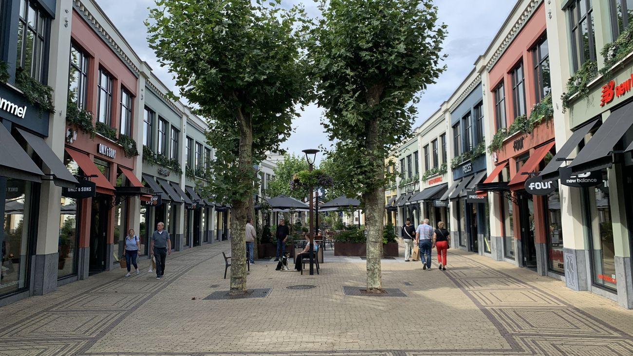 Feestje in Batavia Stad vanwege jubileum: 25 jaar outletwinkels aan de kust