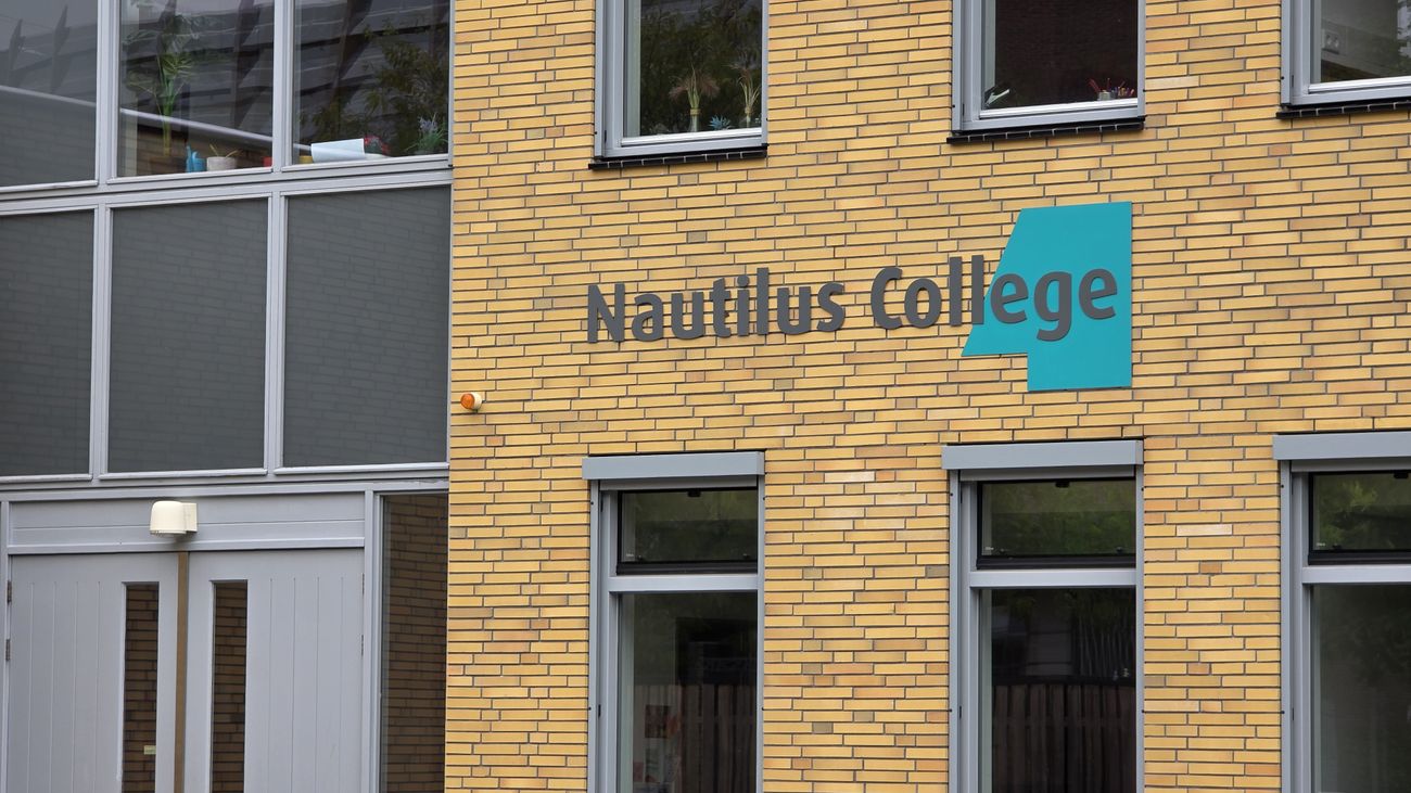 Almere High School Closed Due to Unsafe Situation