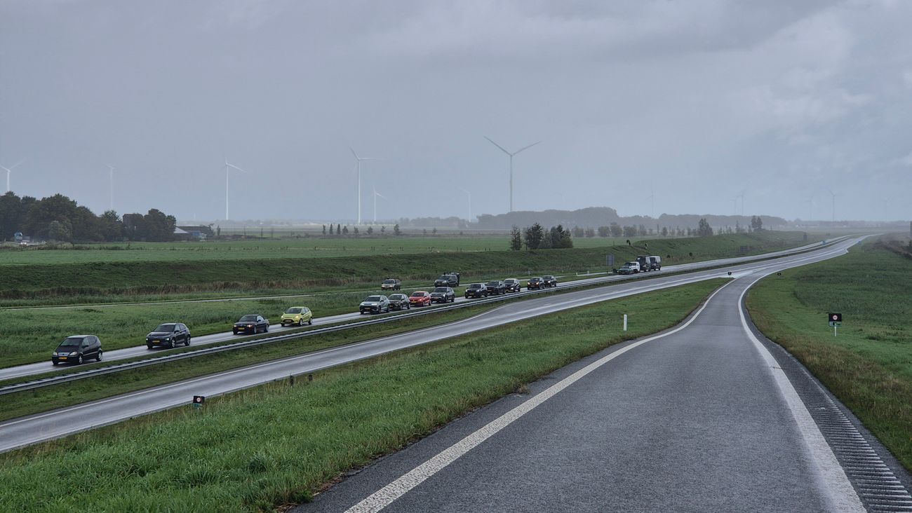 Filmmakers bootsen auto-ongeluk na op speciaal daarvoor afgezette N307