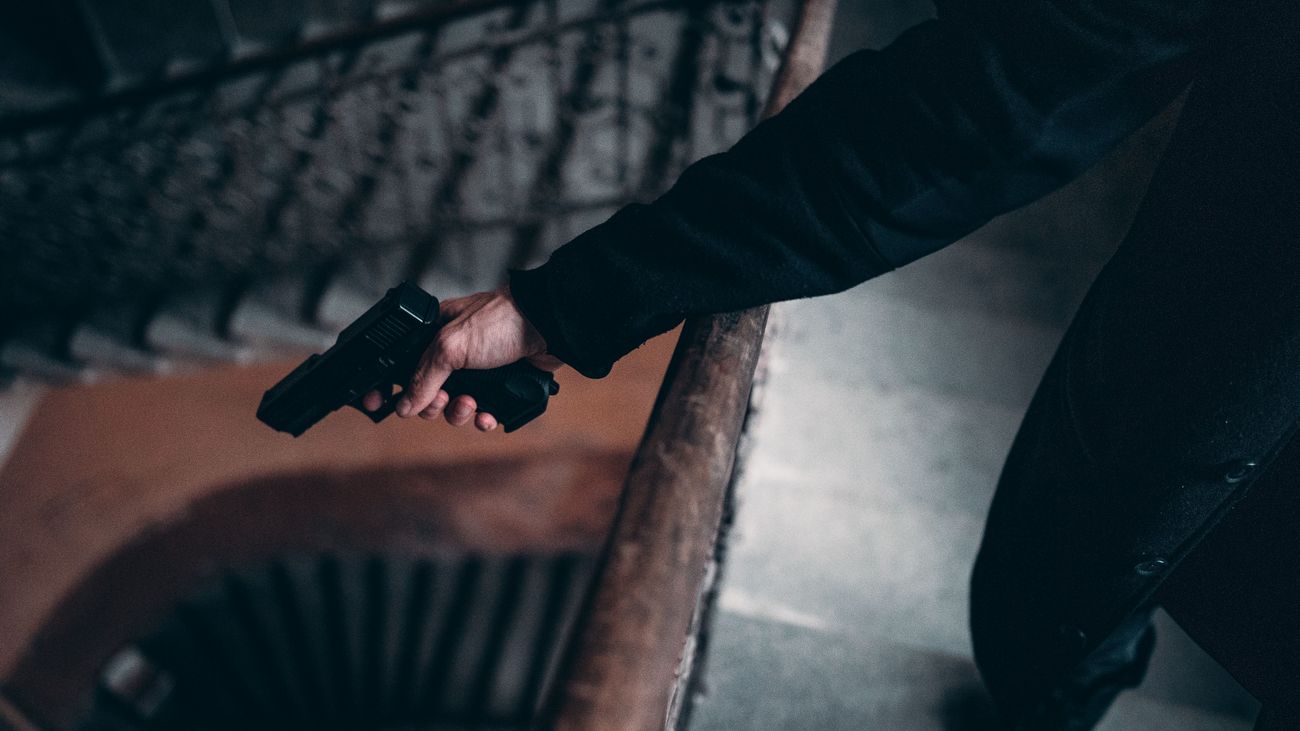 Lelystedeling (18) en vier andere verdachten gepakt door Rotterdamse politie na vuurwapenmelding