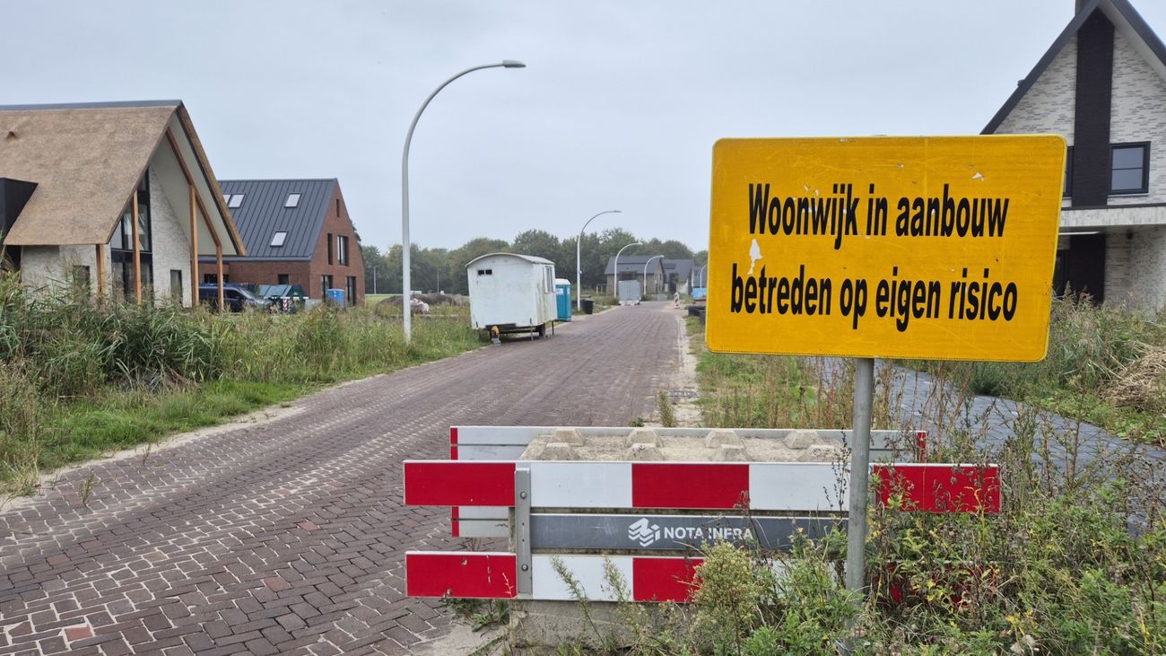Gemeente Noordoostpolder wil zelf snelbouwwoningen voor Oekraïners laten bouwen