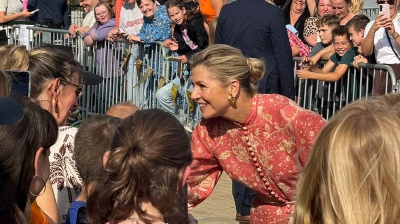 Koningin Máxima aangekomen op Urk voor bezoek aan vier locaties