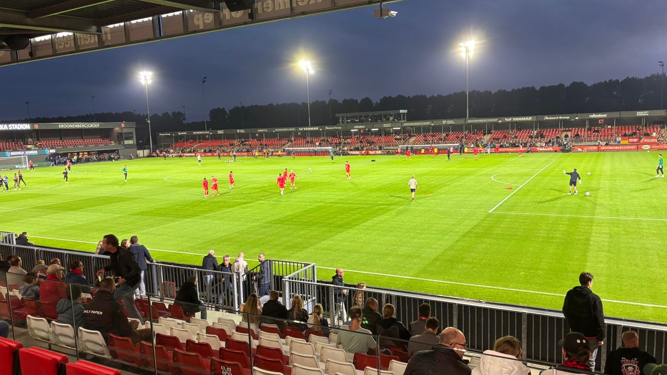Almere City FC met Ferdy Druijf in actie tegen FC Volendam