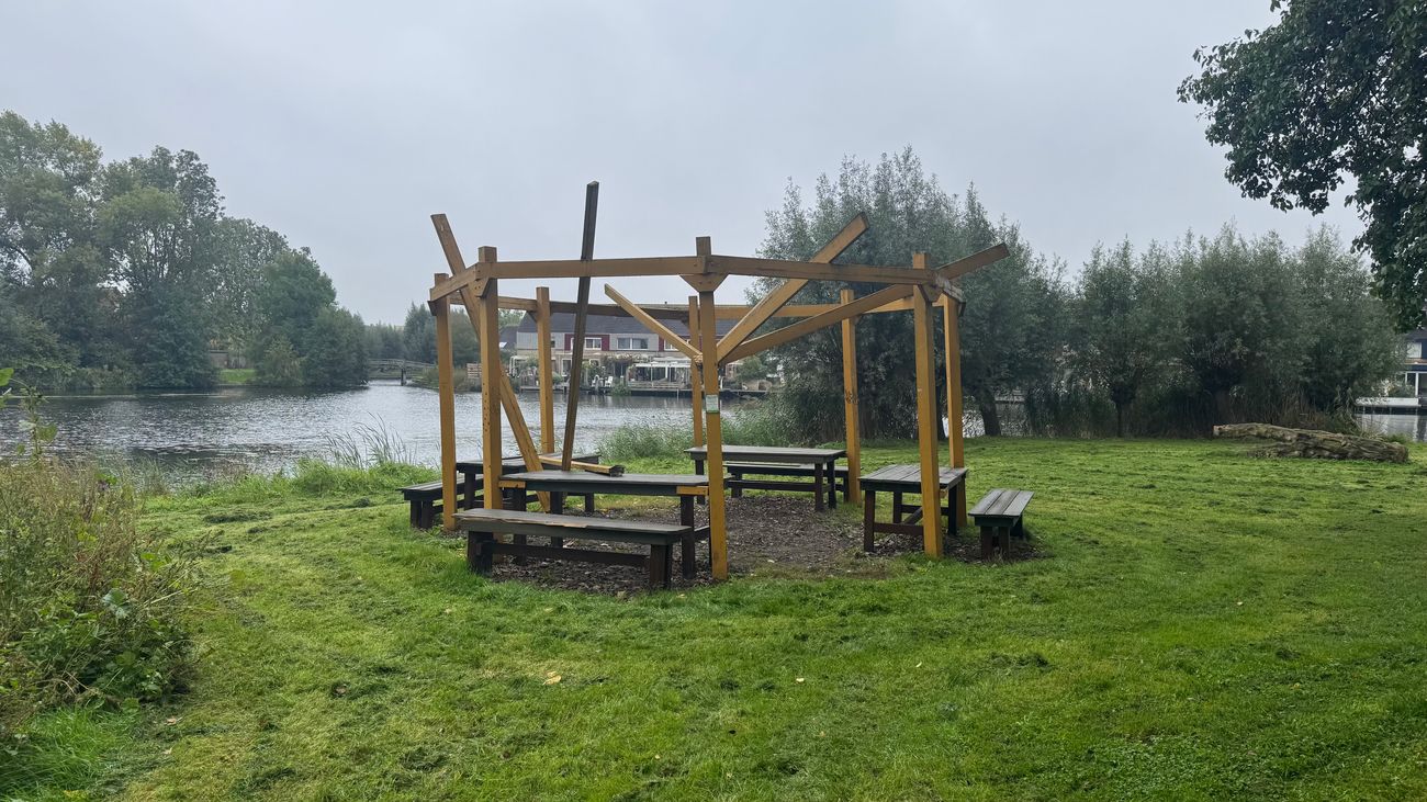 Vrijwilligers Bultpark balen van schade aan prieel: 'Het verbaast me niet eens meer'