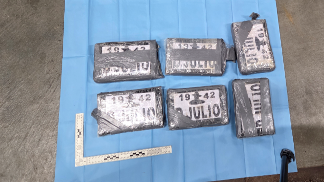 Tien kilo cocaïne gevonden in portieren van auto in Emmeloord