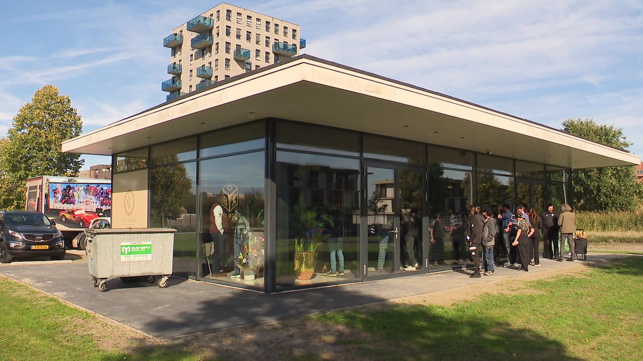 Omstreden coffeeshop in Almere Buiten opent de deuren