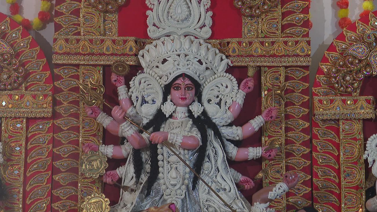 Even waan je je in India: honderden bezoekers vieren Durga Puja festival in Lelystad