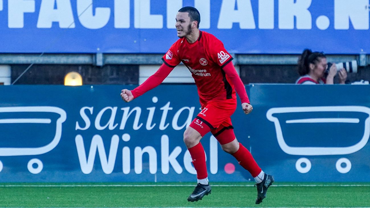 Live: Hamza el Dahri schiet Almere City vanaf elf meter op voorsprong