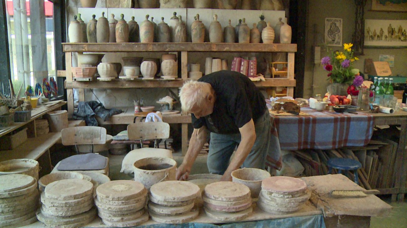 Nieuws - Pottenbakker Kees Hoogendam stopt met atelier in Marknesse