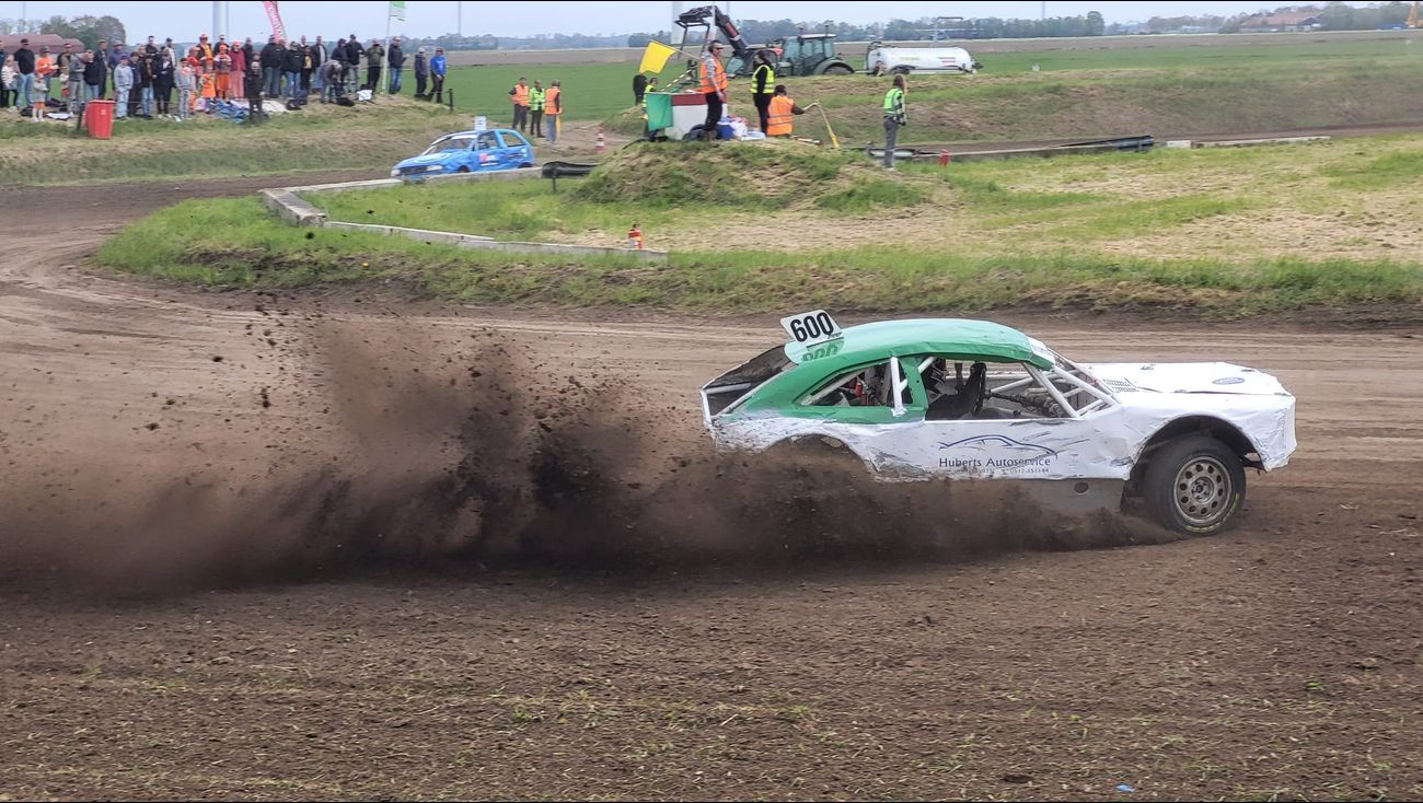 Gemist - Crossen tijdens Koningsdag in Biddinghuizen