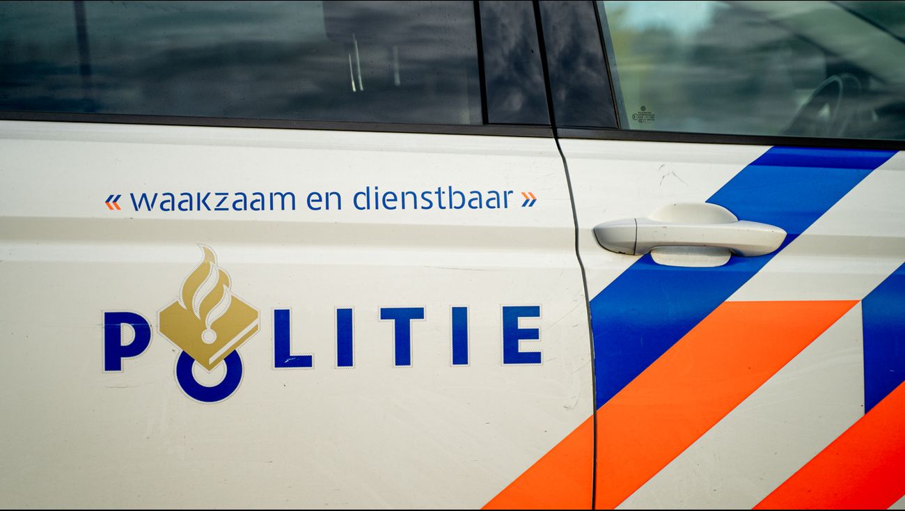 Nieuws - Auto rijdt door na aanrijding, politie zoekt getuigen