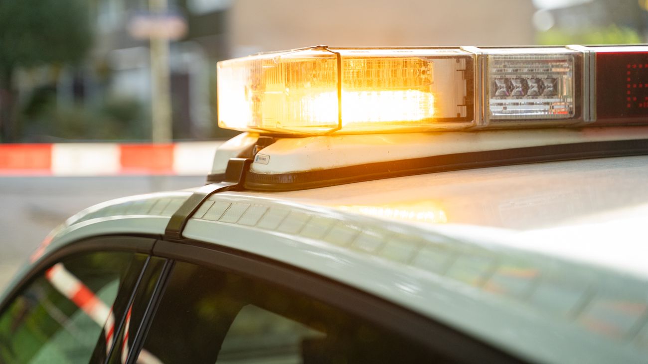 Mannen met bivakmutsen op stelen scooter bij Almeerderstrand, voertuig gevonden maar daders nog spoo