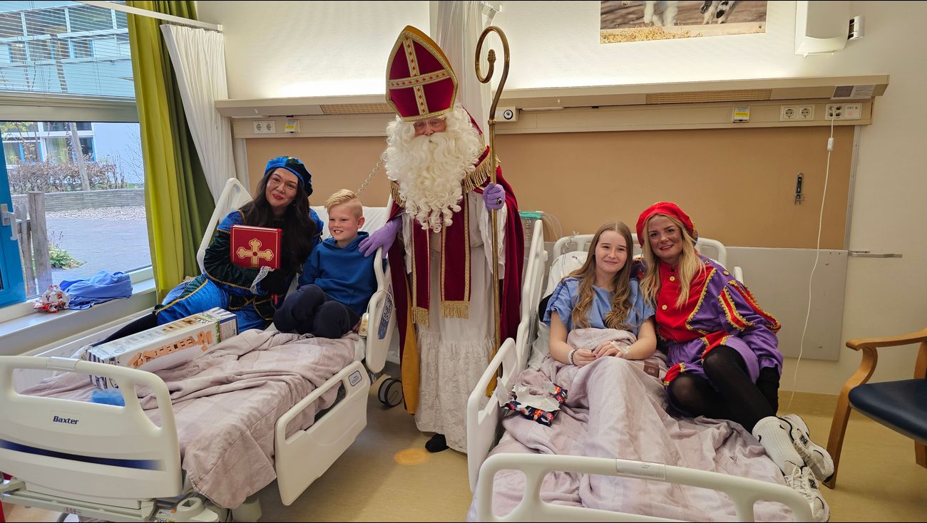 Nieuws - Sinterklaas bezoekt kinderen in het Flevoziekenhuis