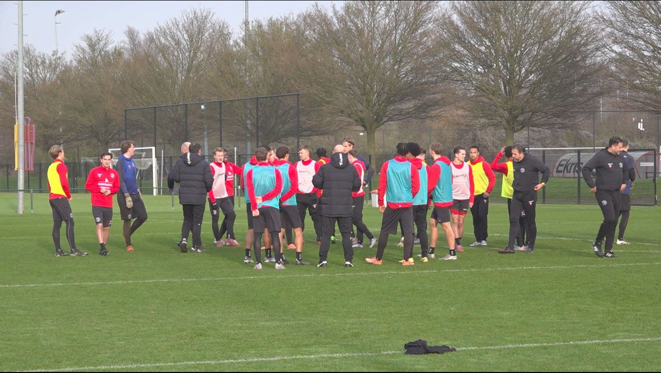 Sport - Almere City wil opmars voortzetten bij Jong PSV