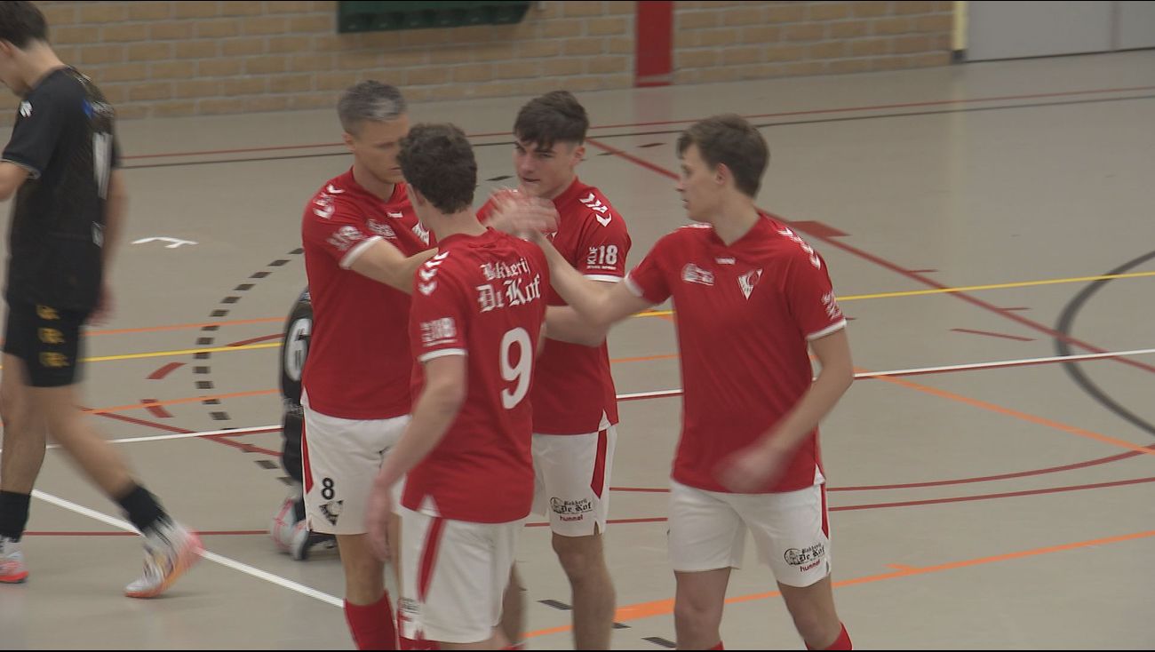 Sport - ZVV Urk speelt zich veilig met winst in hectische slotfase ‘Dit was wel even billenknijpen’