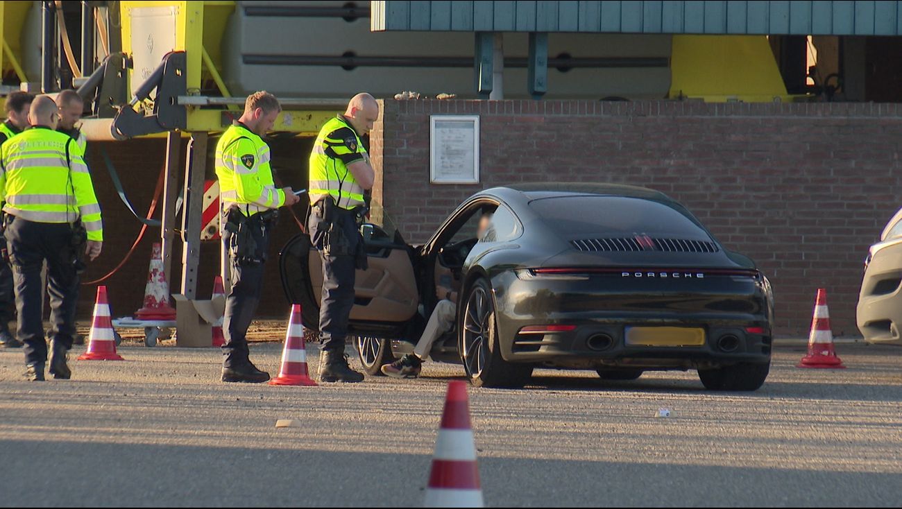 Nieuws - Vijf aanhoudingen en meerdere bekeuringen bij grote politiecontrole in Lelystad