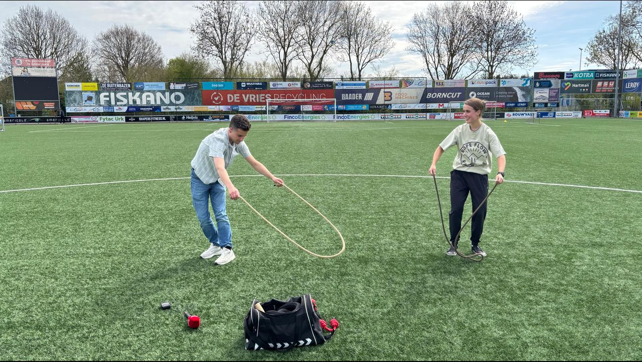 Gemist - Tollebeker Katinka Spruijt probeert het dorp te enthousiasmeren voor Rope Flow