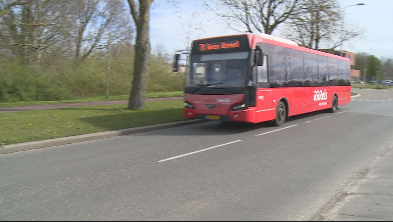 Nieuws - Nagele wordt gek van achteruitrijdende bussen